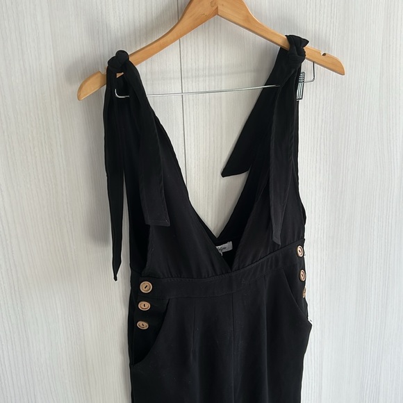 Black tie shoulder wide leg jumpsuit size xs - Picture 2 of 8